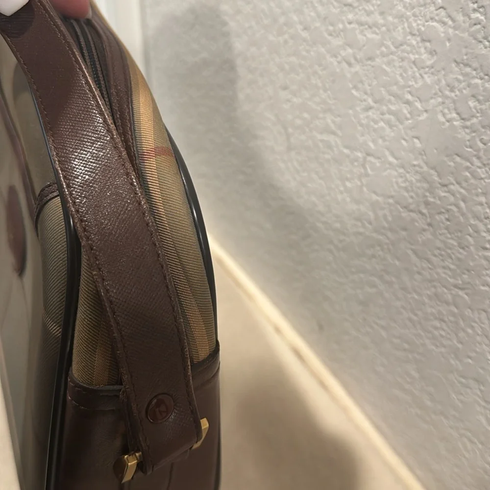 BURBERRYS VINTAGE Check Shoulder Bag with Matching Pouch - Picture 7 of 13